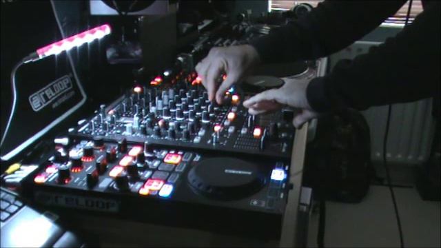 Dj La Rocca 10MinMix March 2012 Behringer Nox 606 & 2 Reloop Contour IE. смотреть онлайн
