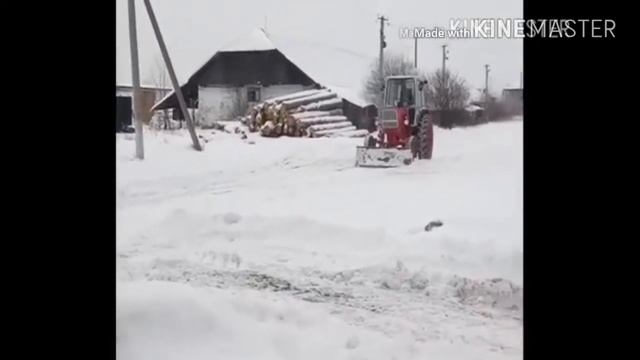 Уборка снега на ЮМЗ-6кл (с бульдозером) смотреть онлайн