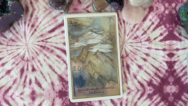 Heavenly Bodies Astrology Deck by Lily Ashwell | Unboxing and First Impressions Walkthrough смотреть онлайн