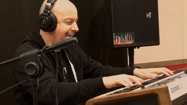 Ralf Schink takes you in a "Journey Back in Time" using vintage "Tone Wheel" and "Transistor" Organ смотреть онлайн