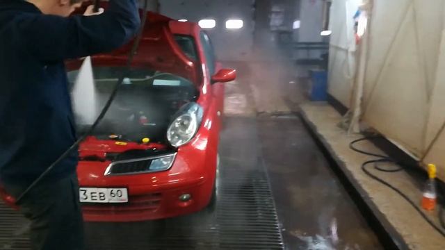 Nissan Micra: мойка моторного отсека. смотреть онлайн