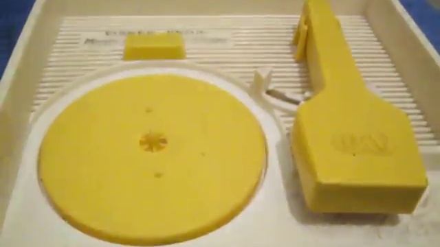 Видео обзоры игрушек - Игрушка проигрыватель пластинок смотреть онлайн
