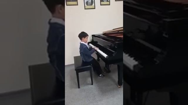 Игликов Аскар. Сонатина До мажор 1 часть. Клименти. смотреть онлайн
