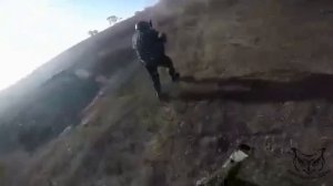 Кадры с нашлемной камеры военнослужащего армии России во время боестолкновения с противником.MP4