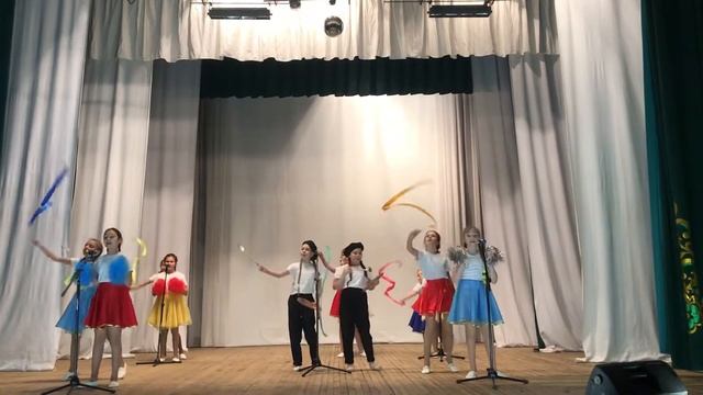 Детская вокальная студия «Радуга» Нарисуй этот мир смотреть онлайн