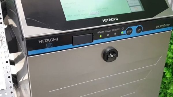 Каплеструйная маркировка Hitachi бутылок молока Data Matrix кодом