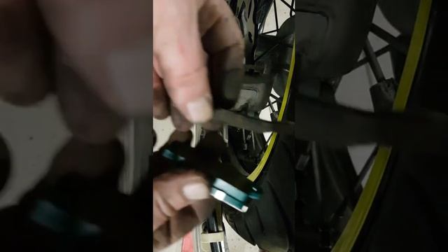 Замена тормозных колодок DRZ400SM