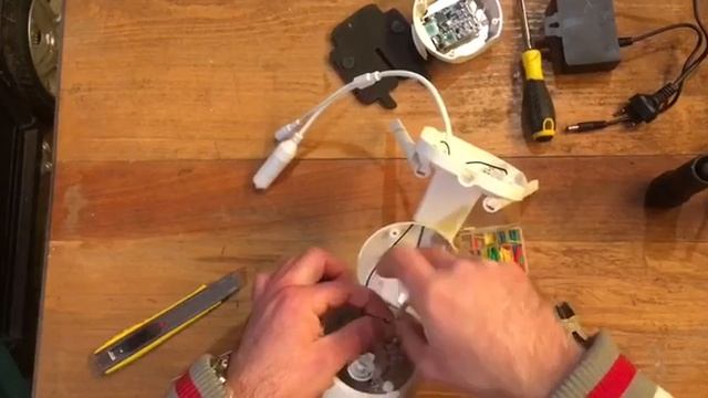 Простой ремонт WIFI камеры. Вайфай поворотная камера сломалась смотреть онлайн