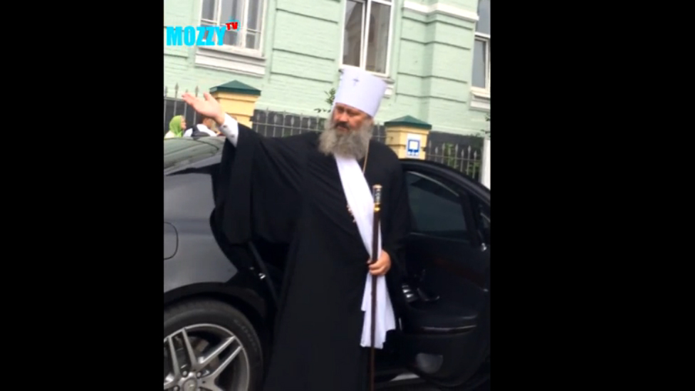 Новая Полиция VS Батюшка смотреть онлайн