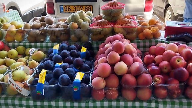 Торговля по пятницам. Соленья./ Market