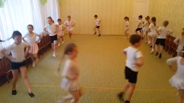 Упражнение 'Шаг, бег, подскоки' смотреть онлайн