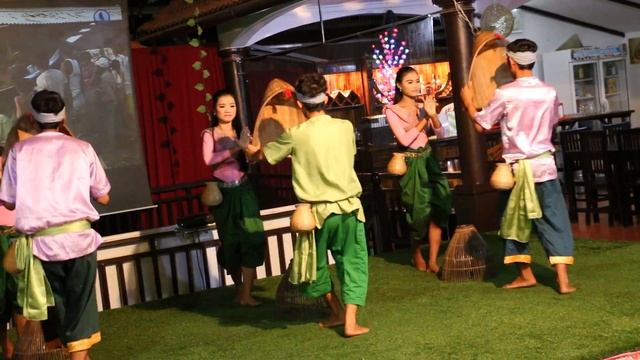 Танцоры Камбоджи с рыбацкими корзинами. Dancers of Cambodia. смотреть онлайн