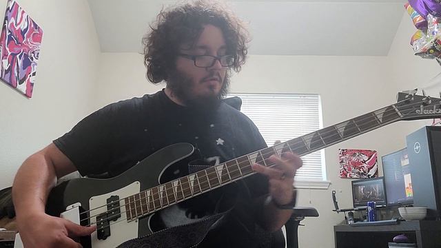 Garbage Bassist hacks it up at Final Fantasy-Chocobo's Theme смотреть онлайн