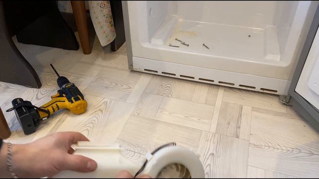 Холодильник Bosh. Замена вентилятора и ремонт электронной платы. смотреть онлайн