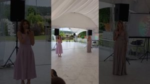 сюрприз на свадьбе от мамы и крестной мамы невесте)))