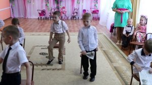 Танец джентльменов с газетой