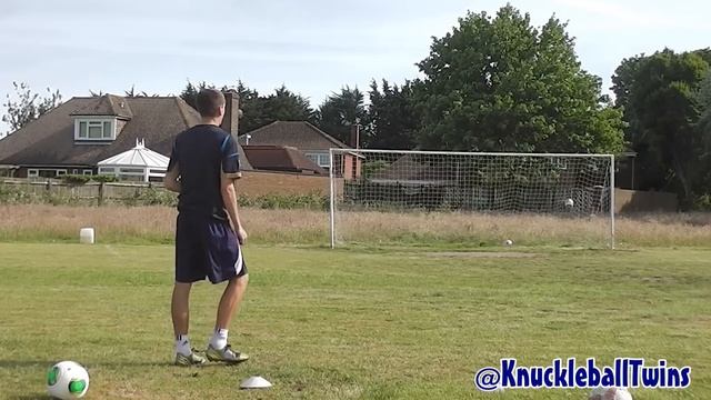 Why This Football Moves Differently... (The Jabulani Effect) смотреть онлайн