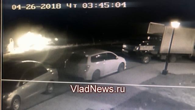 Появилось видео начала возгорания дорогостоящего Lexus во Владивостоке смотреть онлайн