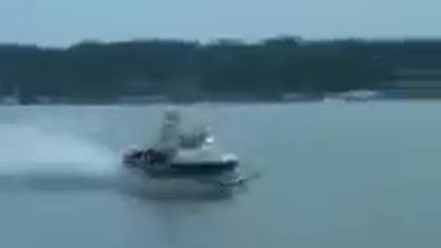 На снегоходе по воде смотреть онлайн
