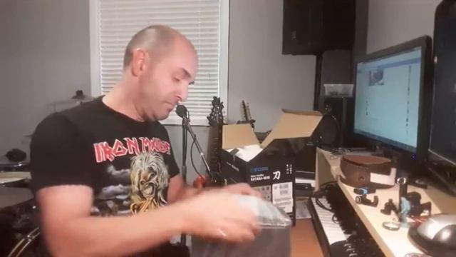 Boss Katana Mini Amp [unboxing] смотреть онлайн