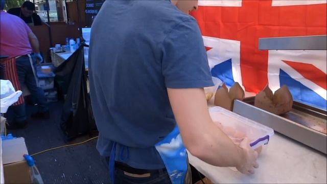 British Street Food: freshly prepared Scotch Eggs at Great Eggspections, Camden Lock Market, London смотреть онлайн