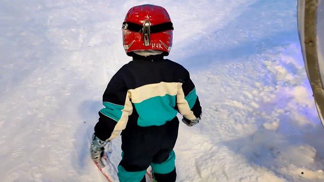 Марк Черныш учится кататься на горных лыжах смотреть онлайн