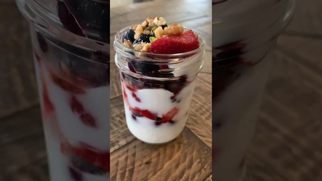 COCONUT YOGURT PARFAIT! смотреть онлайн