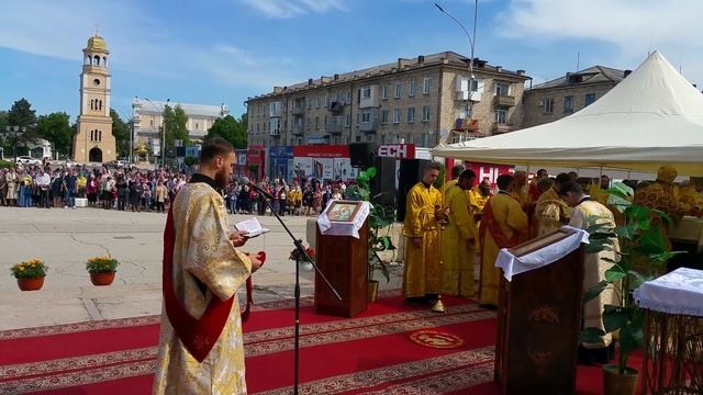 В День города Бельцы, Молдова, на площади проходит литургия - 2019 год смотреть онлайн