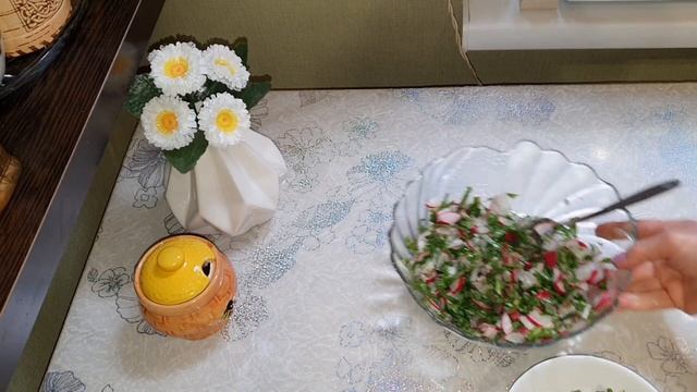 #Ейск?Салат из редиса со щавелем. Мукбанк. смотреть онлайн