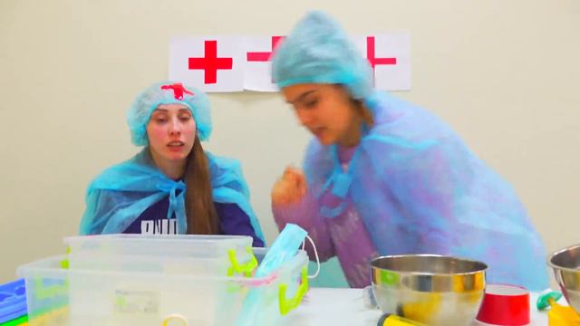 МАЛЯВКИ СИЛЬНО БОЯТЬСЯ ДЕРЗКОГО ДОКТОРА !! смотреть онлайн