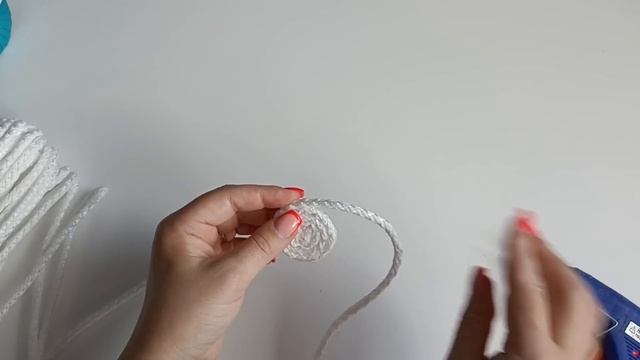 Картонные кольца обмотала атласной лентой и сделала красивую шкатулку. Коробку для хранения. смотреть онлайн