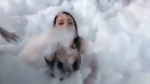 Наташа Королева исполнила новую песню