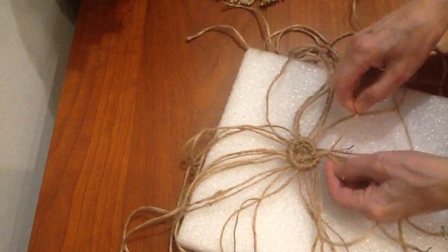 Плетение салфеточки по кругу. Мастер класс макраме. Шаг 5 #плетение #макраме смотреть онлайн