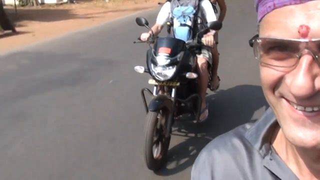 GOA Candolim Beach/ Дороги в Гоа / Пляж Кандолим / Пьем Тросниковый Сок / Катаемся на Слоне смотреть онлайн