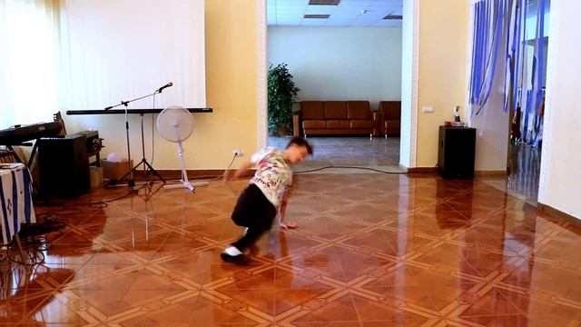 Брейк данс. Кирилл Зусман смотреть онлайн