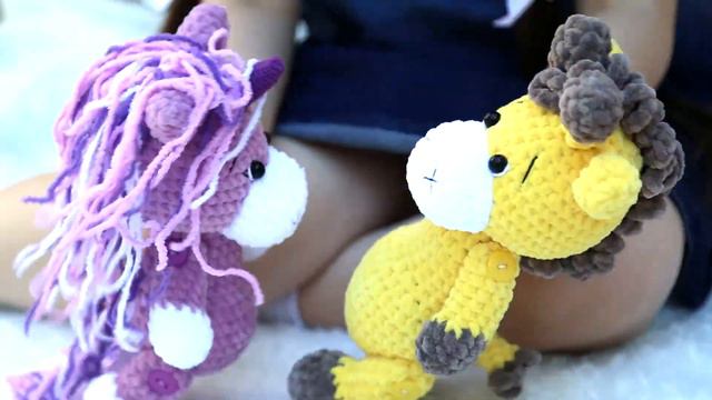 Девочки играют с игрушками ручной работы смотреть онлайн