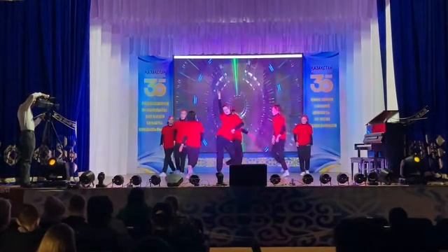 "Современный танец". Танцевальный коллектив "Очарование". смотреть онлайн
