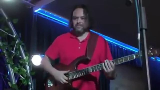 "TRACE" SOLO ON BASS GUITAR смотреть онлайн