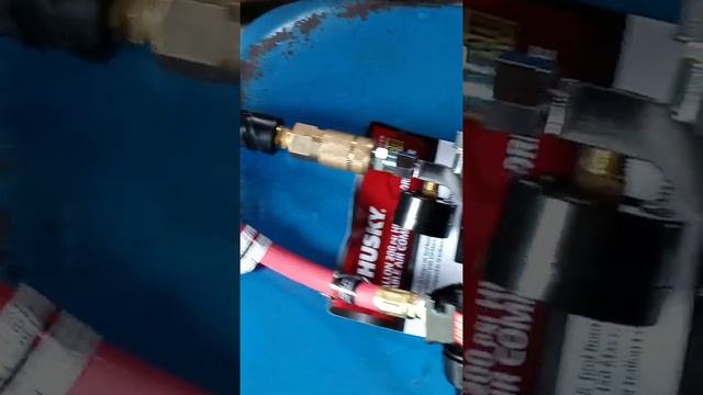 Husky 27 gallon 200 psi air compressor Review (part 1) смотреть онлайн