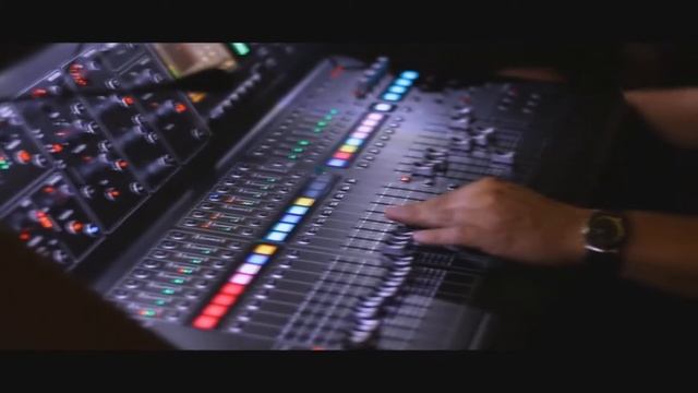 ВОЗВРАЩАЙТЕСЬ В ФИЛАРМОНИЮ! смотреть онлайн