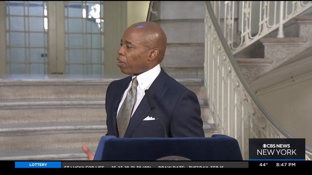 Mayor Eric Adams addresses his criticism of media coverage смотреть онлайн