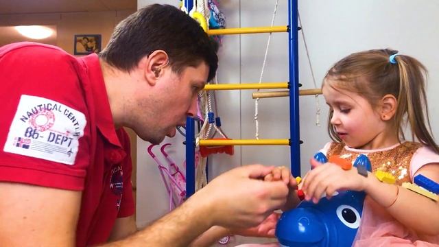 Даша и ее новые игрушки Даша играет в конструктор Игра с Лего смотреть онлайн