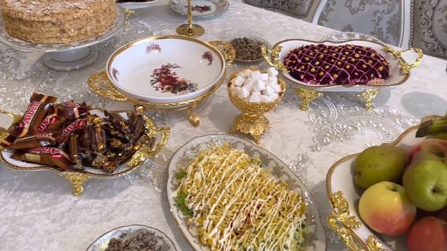 НАКРЫЛА СТОЛ И ВСТРЕТИЛА ГОСТЕЙ? смотреть онлайн