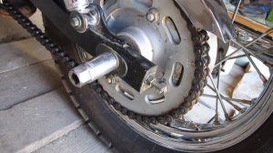 мотоцикл LIFAN LF250 Регулировка натяжения цепи