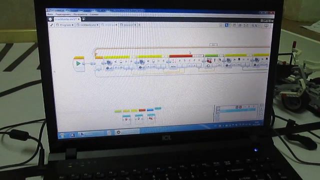 Программа для движения робота EV3 по линии с 4 датчиками цвета смотреть онлайн