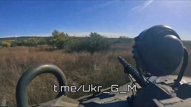 Удар ПТРУРом по БТРу ВСУ смотреть онлайн