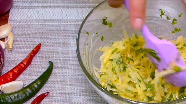 Просто натрите 2 картошки и добавьте 2 яйца! КАРТОШКА вкуснее пиццы! Быстрый зав