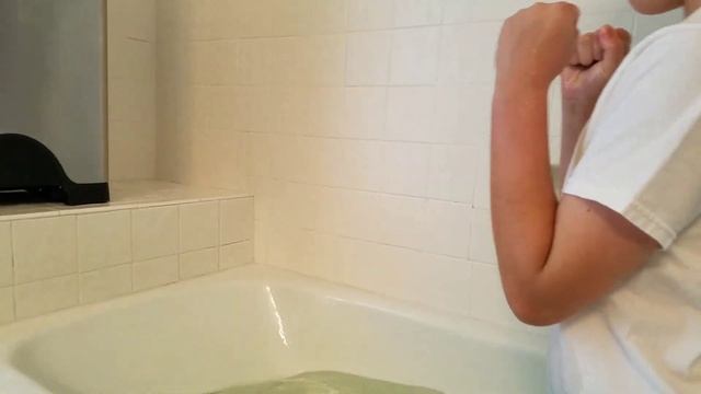 ICE COLD BATH CHALLENGE!!!!! смотреть онлайн