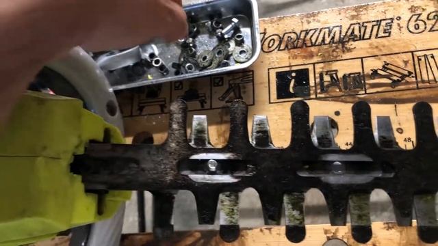 Tentative de démontage d'un Taille-Haies RYOBI 18V ONE+ OHT1855R смотреть онлайн