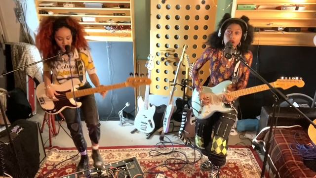 Nova Twins Perform "Play Fair" | Fender Artist Check-Ins | Fender смотреть онлайн